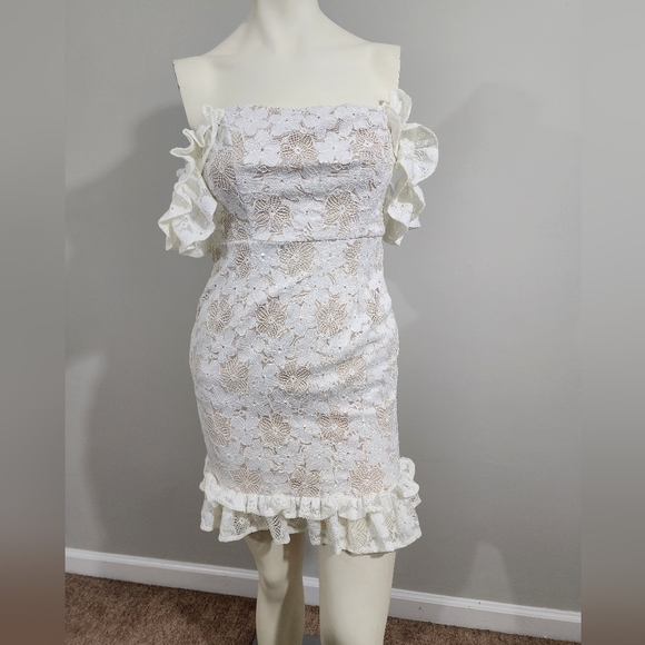 NWT Selfie Leslie Verona Off-Shoulder Lace ruffle Mini Dress size Large - Picture 2 of 15